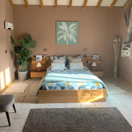 Ubytování v soukromí Salon Independant, Salle De Bain Wc Prives, Jardin Prive, Piscine Partagee Pres D'un