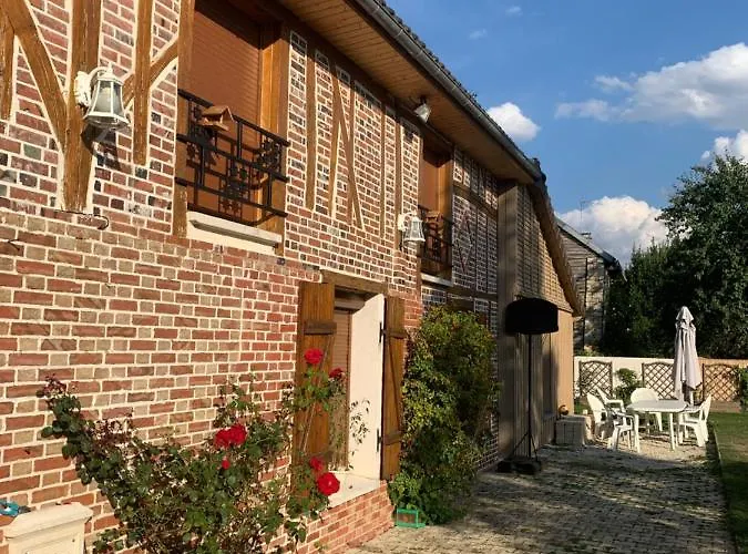 Homestay Salon Independant, Salle De Bain Wc Prives, Jardin Prive, Piscine Partagee Pres D'un Mesnil-Saint-Pere