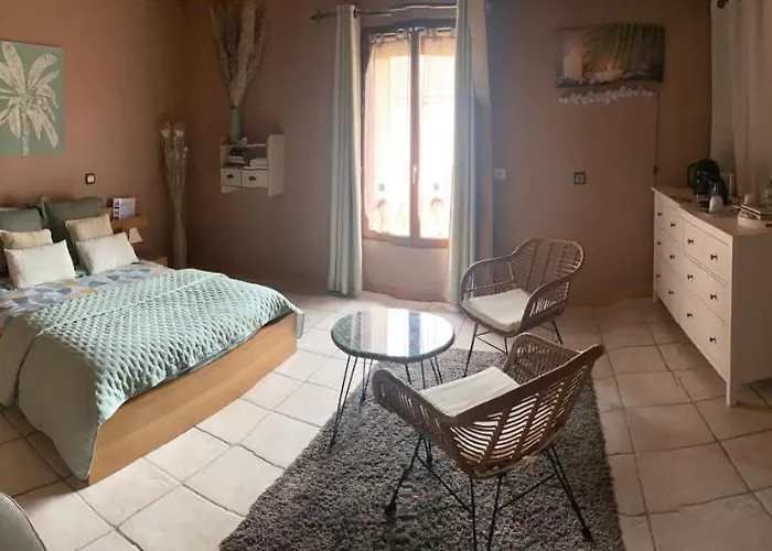 Salon Independant, Salle De Bain Wc Prives, Jardin Prive, Piscine Partagee Pres D'un Homestay Mesnil-Saint-Pere